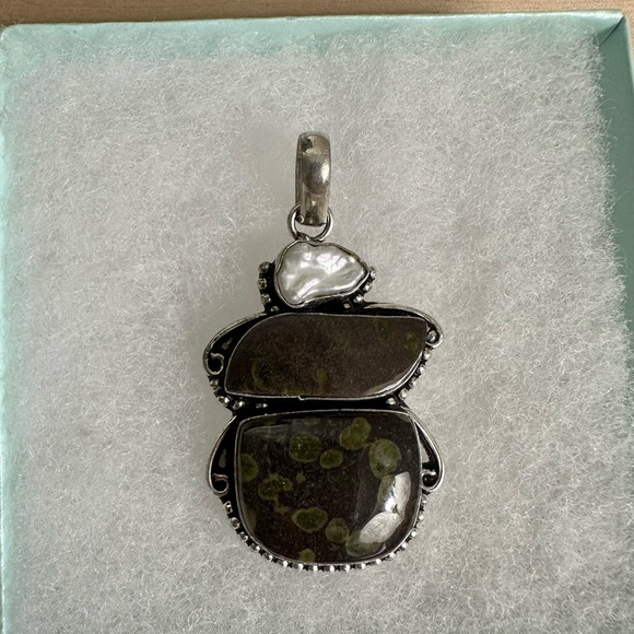 Green Rhyolite and Mother of Pearl Pendant - Picture 3 of 5